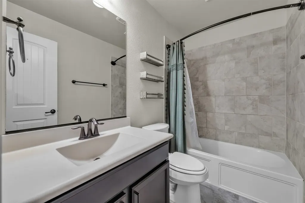 381 Coral Vine Lane Burleson TX 76028