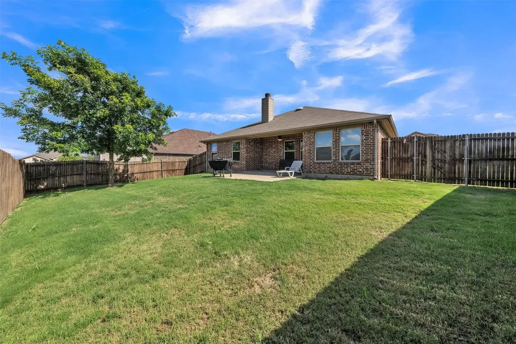 381 Coral Vine Lane Burleson TX 76028