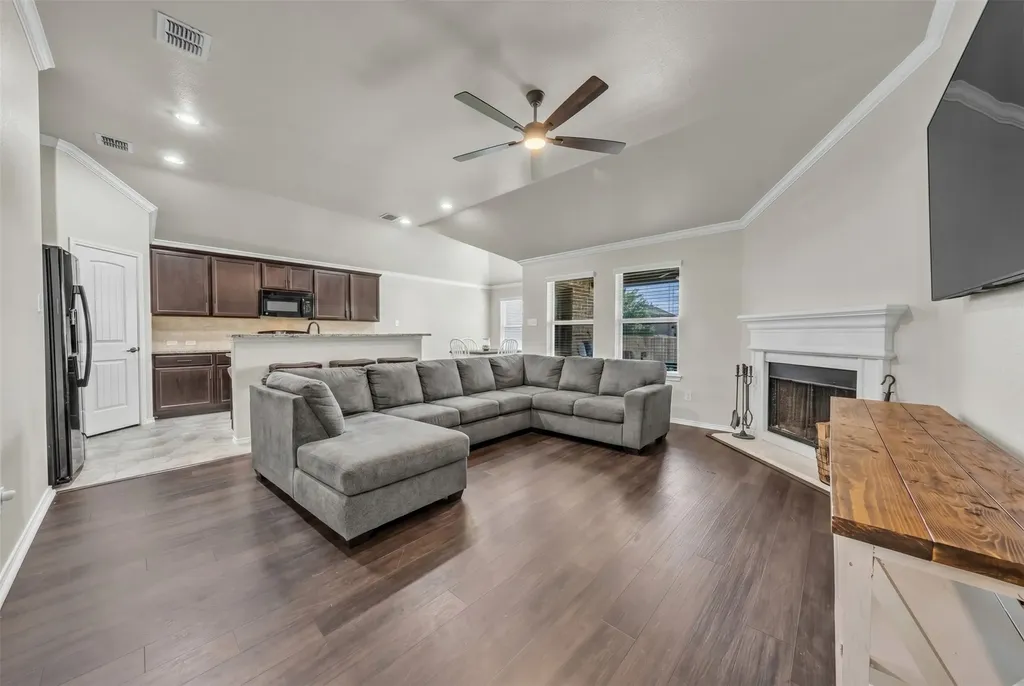381 Coral Vine Lane Burleson TX 76028