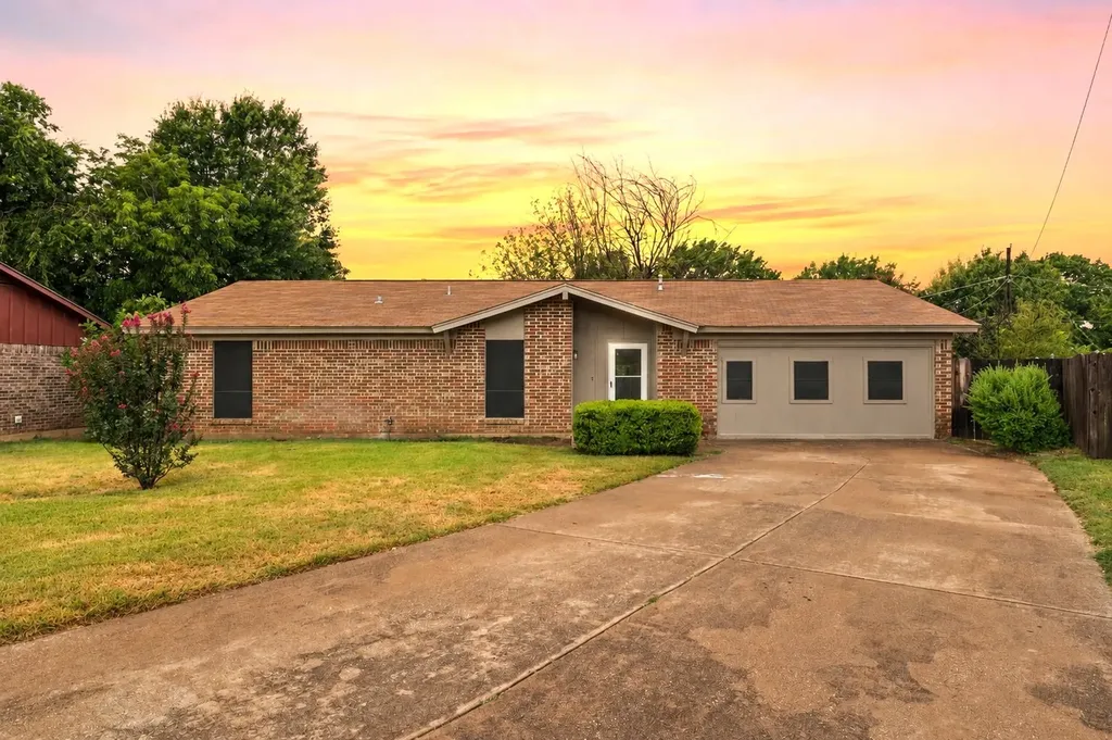 1915 Westover Court Arlington TX 76015