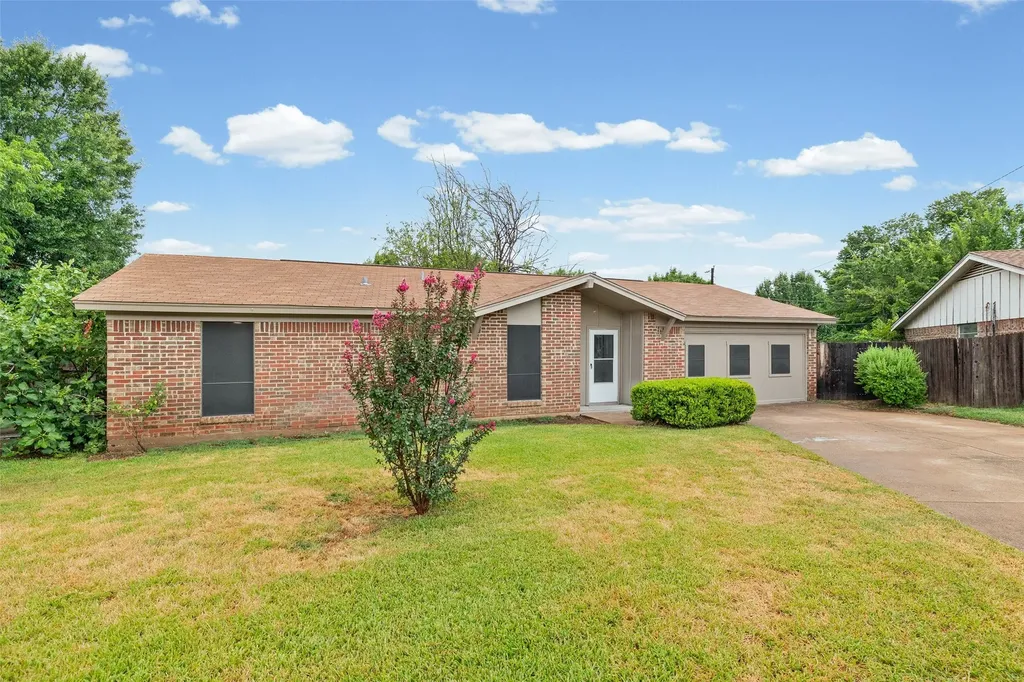 1915 Westover Court Arlington TX 76015