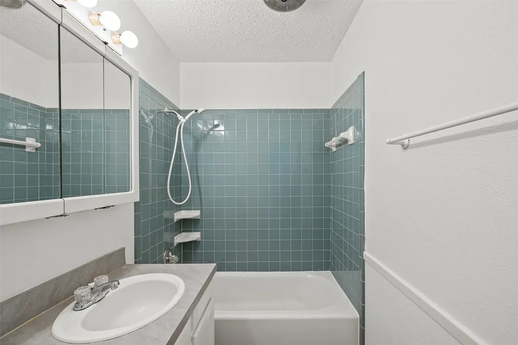1915 Westover Court Arlington TX 76015