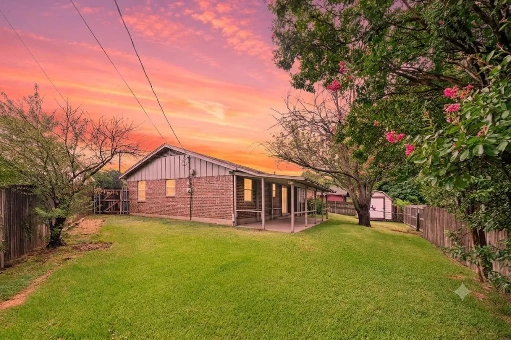 1915 Westover Court Arlington TX 76015