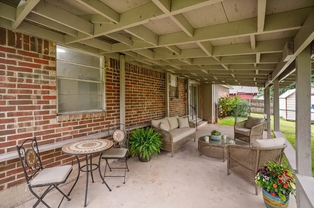 1915 Westover Court Arlington TX 76015