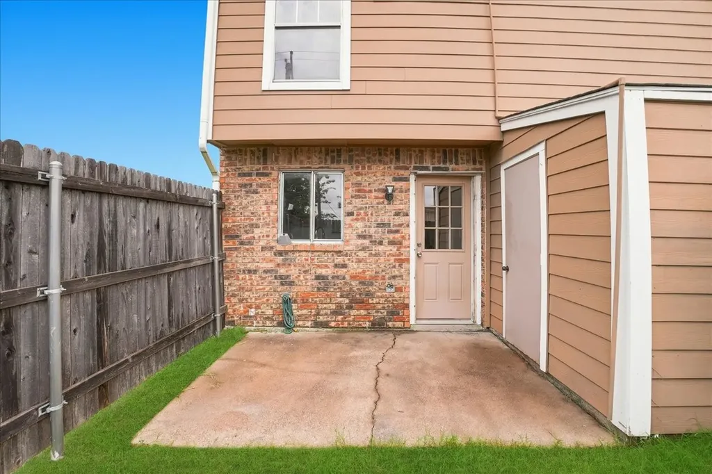 703 Lee Street Mesquite TX 75149