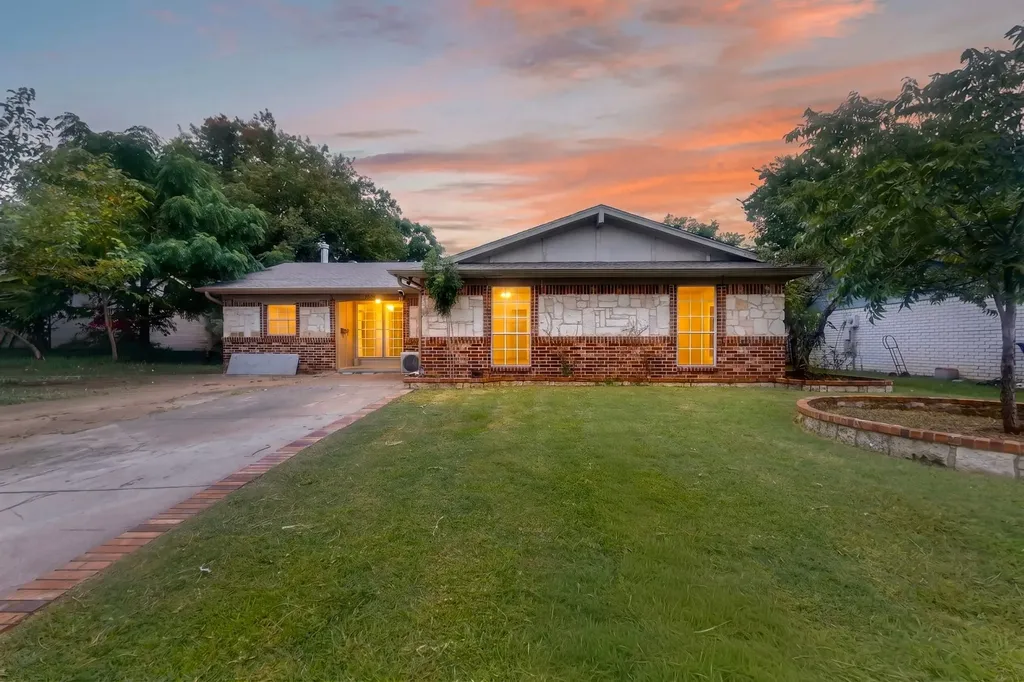 1506 Town Bluff Street Garland TX 75040