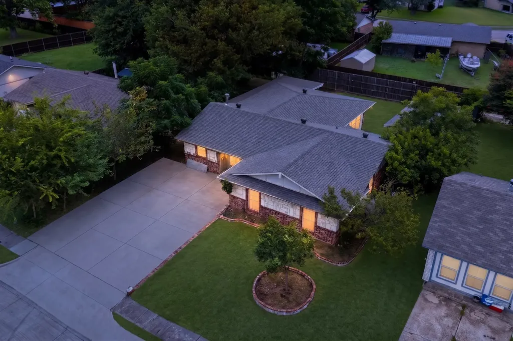1506 Town Bluff Street Garland TX 75040