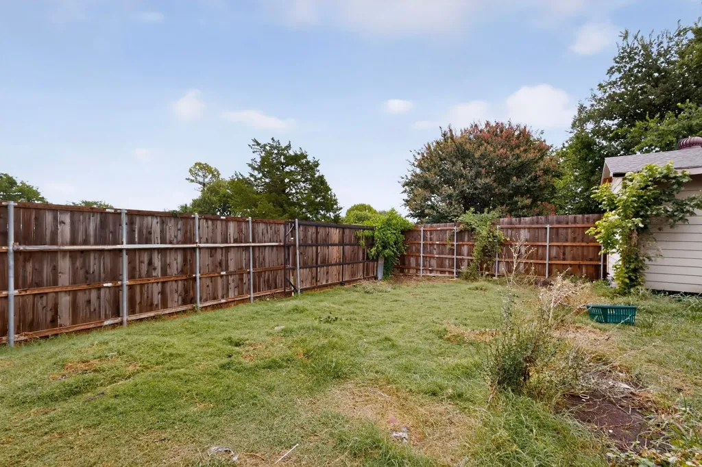 1506 Town Bluff Street Garland TX 75040