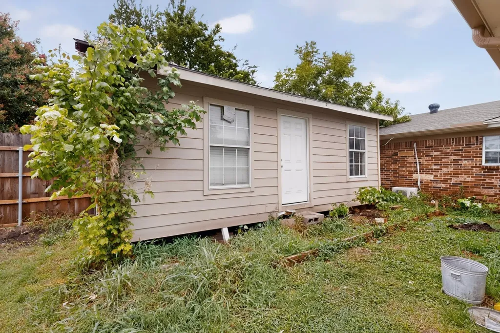 1506 Town Bluff Street Garland TX 75040