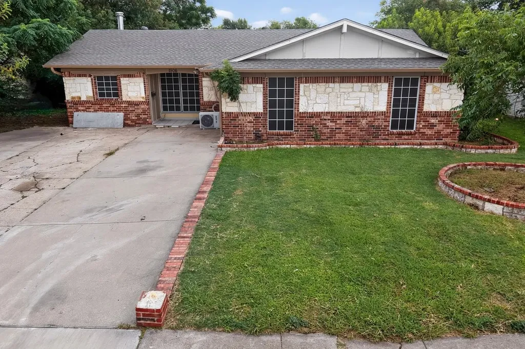 1506 Town Bluff Street Garland TX 75040