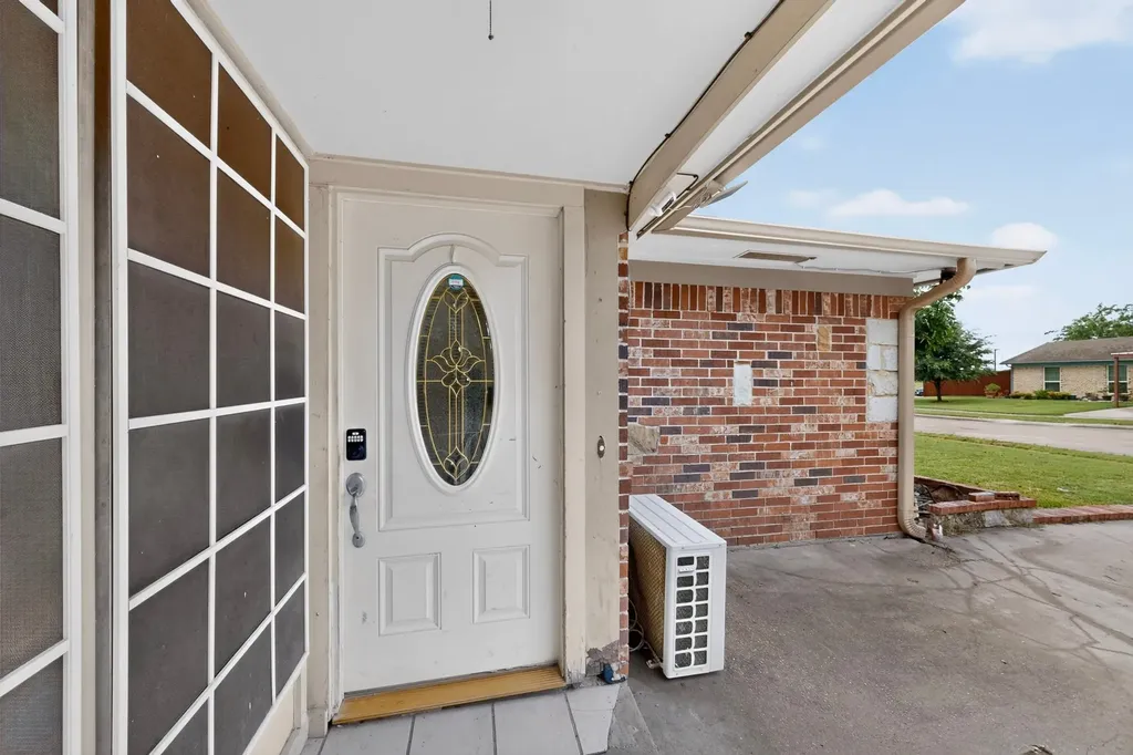 1506 Town Bluff Street Garland TX 75040