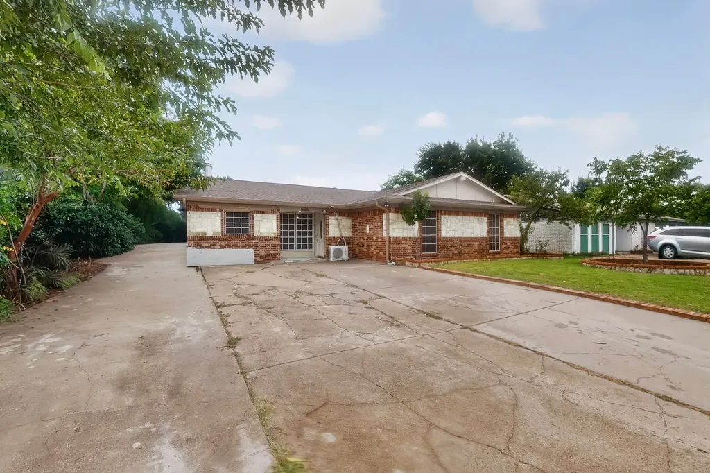 1506 Town Bluff Street Garland TX 75040