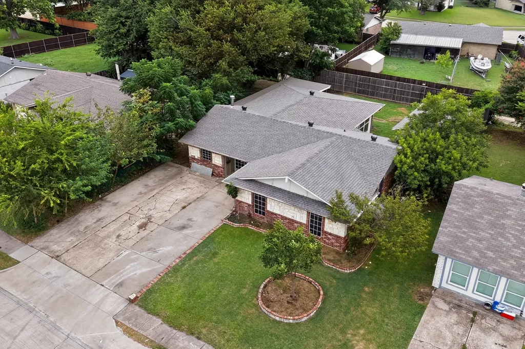 1506 Town Bluff Street Garland TX 75040