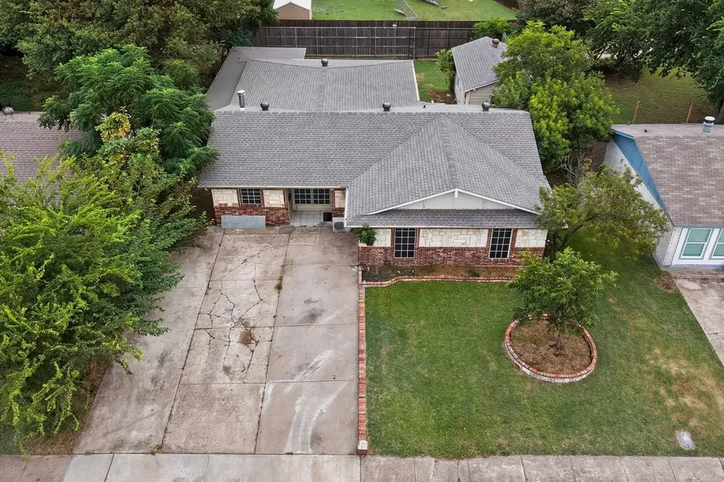 1506 Town Bluff Street Garland TX 75040