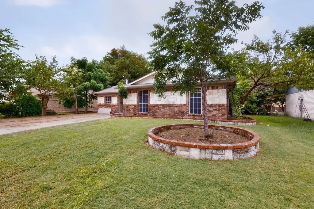 1506 Town Bluff Street Garland TX 75040