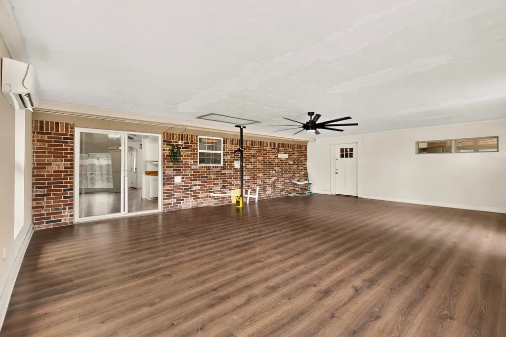 1506 Town Bluff Street Garland TX 75040