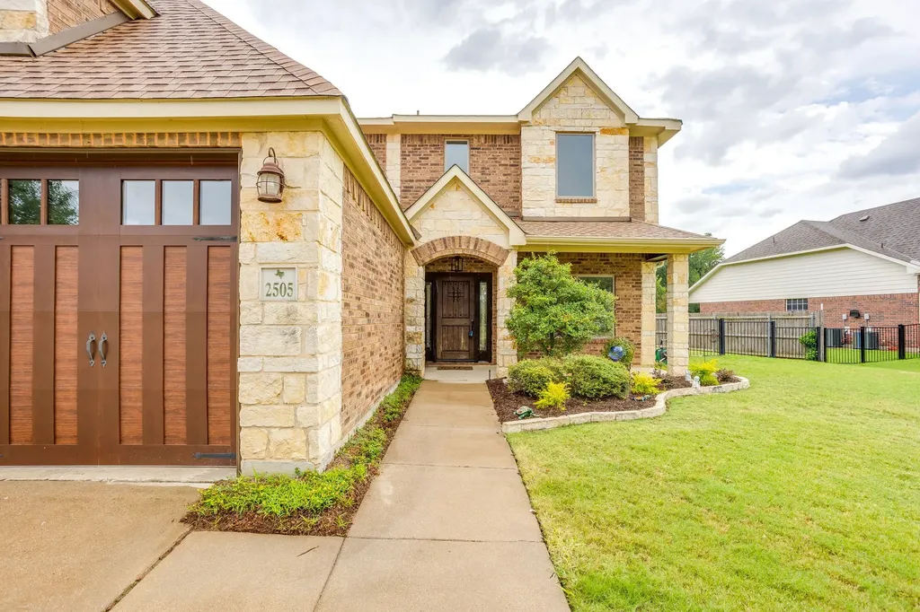 2505 Glen Ranch Drive Burleson TX 76028