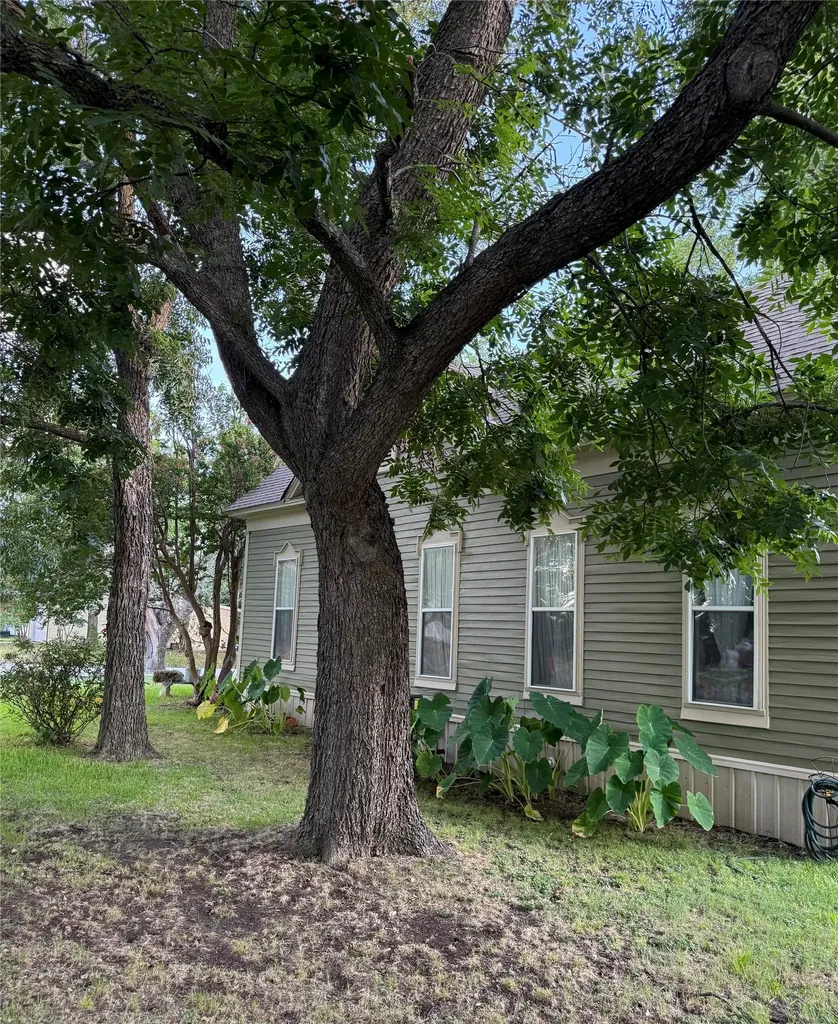 300 NW 3rd Street Hubbard TX 76648