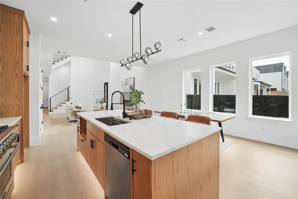 1825 Pollard Street Dallas TX 75208