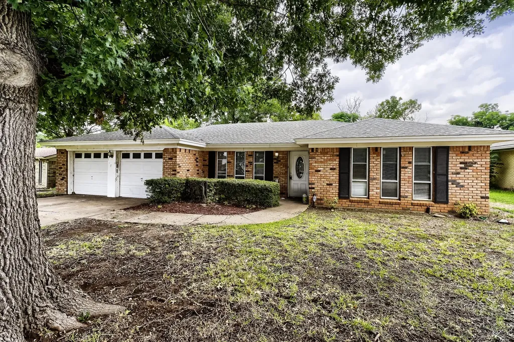 1205 Duane Street Benbrook TX 76126