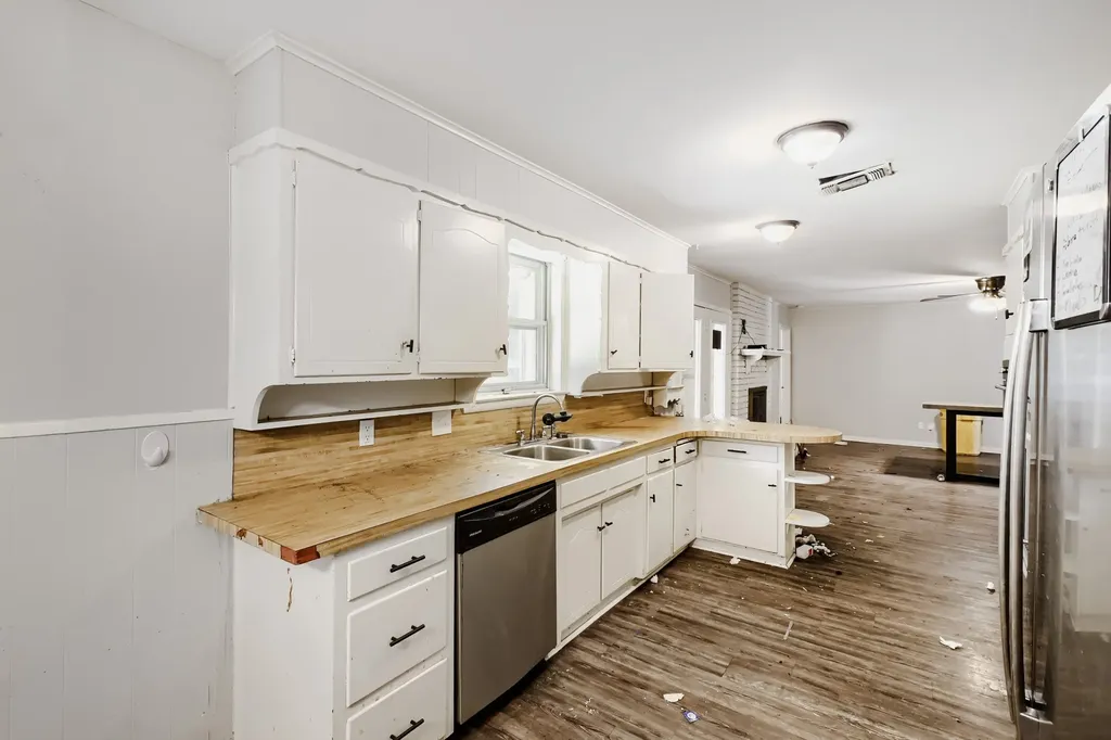 1205 Duane Street Benbrook TX 76126
