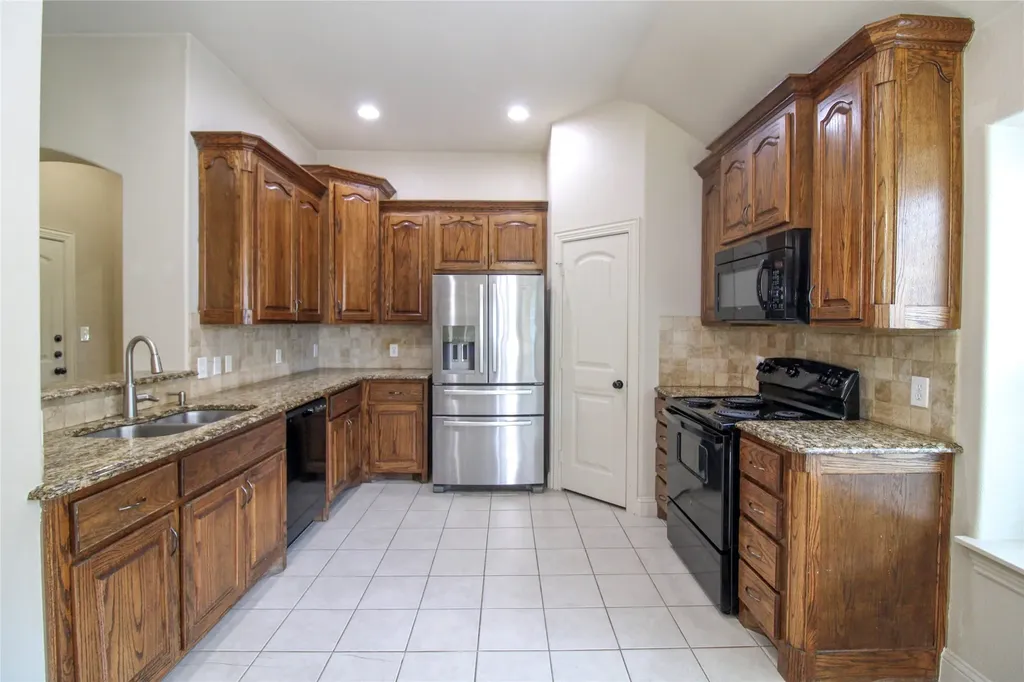 215 Wooded Creek Avenue Wylie TX 75098