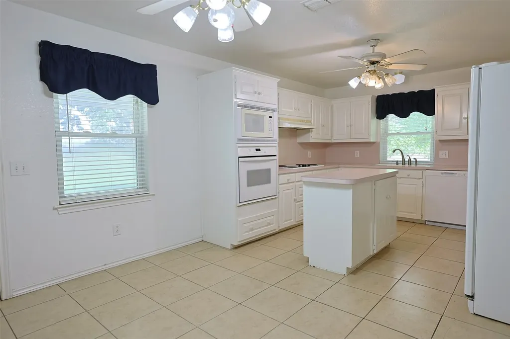 2550 W Lucas Road Lucas TX 75002