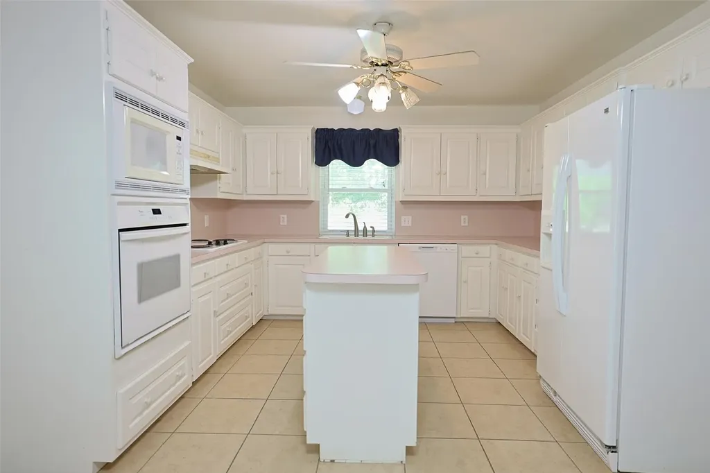2550 W Lucas Road Lucas TX 75002