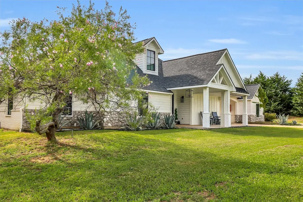 1901 Spring Mountain Road Cross Roads TX 76227