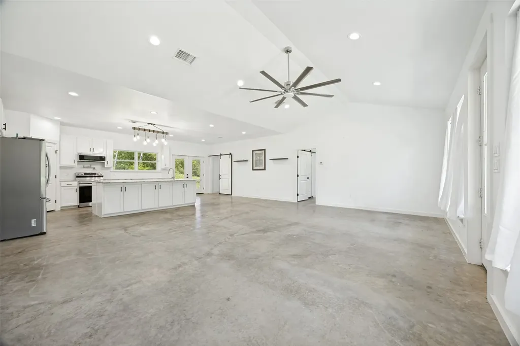 822 Private Road 7370 Point TX 75472