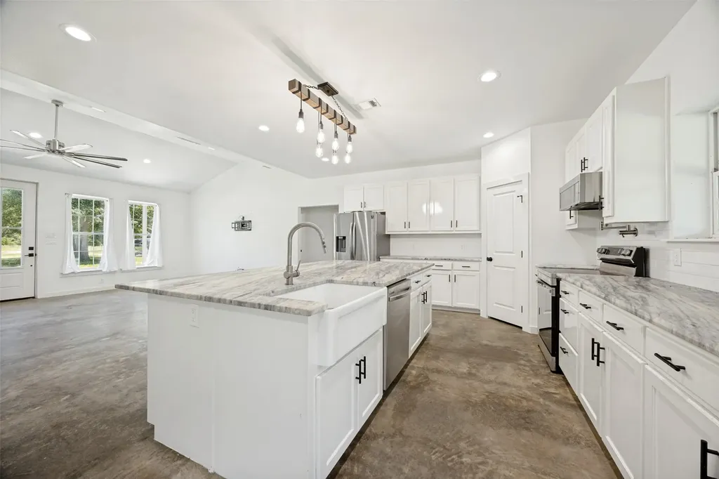 822 Private Road 7370 Point TX 75472