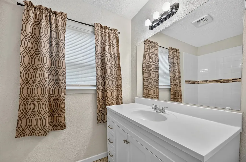 2334 Kathleen Avenue Dallas TX 75216