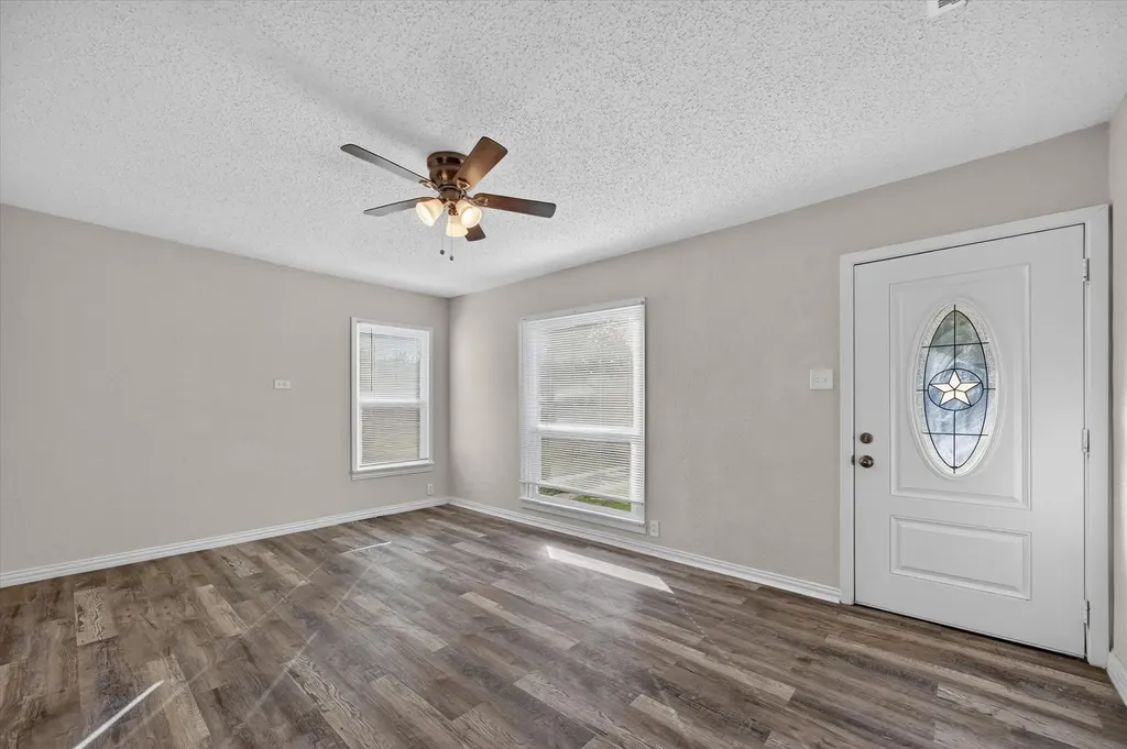 2334 Kathleen Avenue Dallas TX 75216