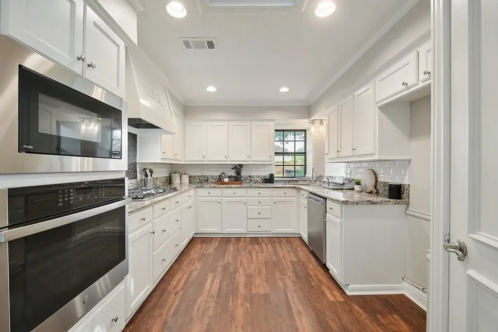 6010 La Cosa Drive Dallas TX 75248