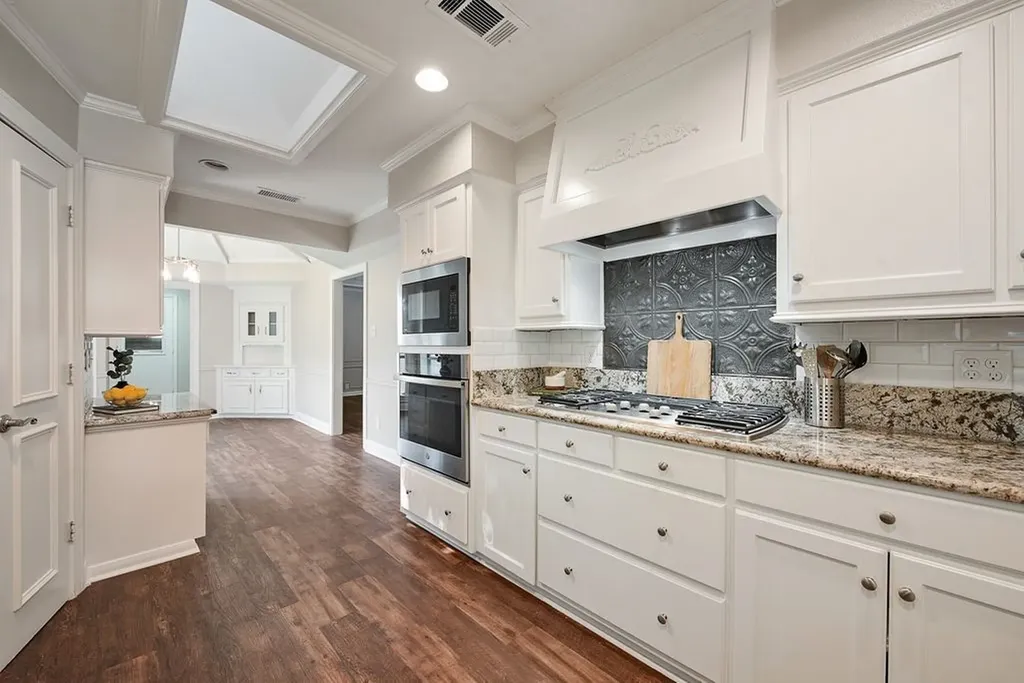 6010 La Cosa Drive Dallas TX 75248