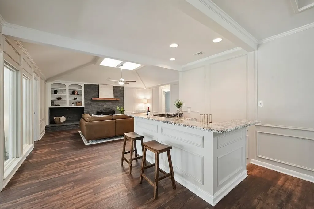 6010 La Cosa Drive Dallas TX 75248