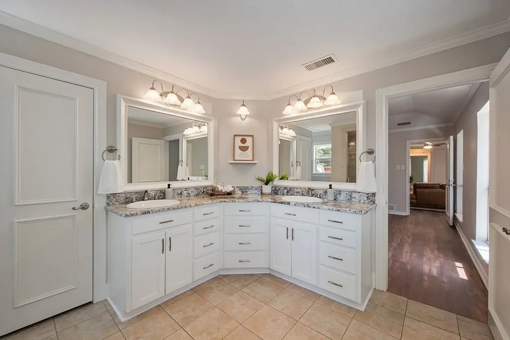 6010 La Cosa Drive Dallas TX 75248