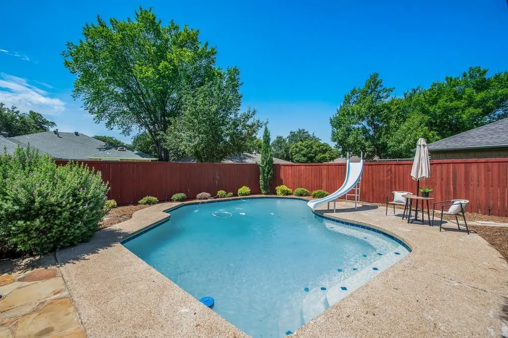 6010 La Cosa Drive Dallas TX 75248