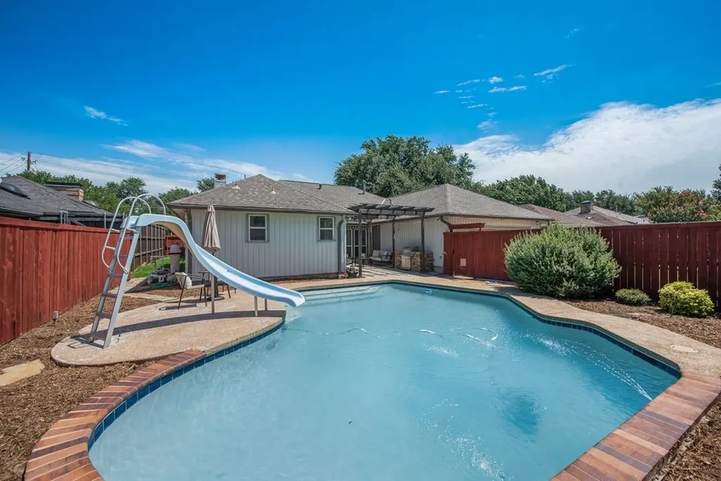 6010 La Cosa Drive Dallas TX 75248
