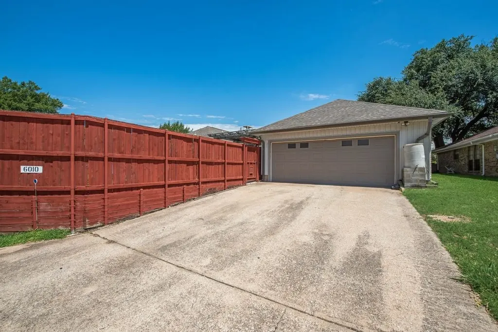 6010 La Cosa Drive Dallas TX 75248