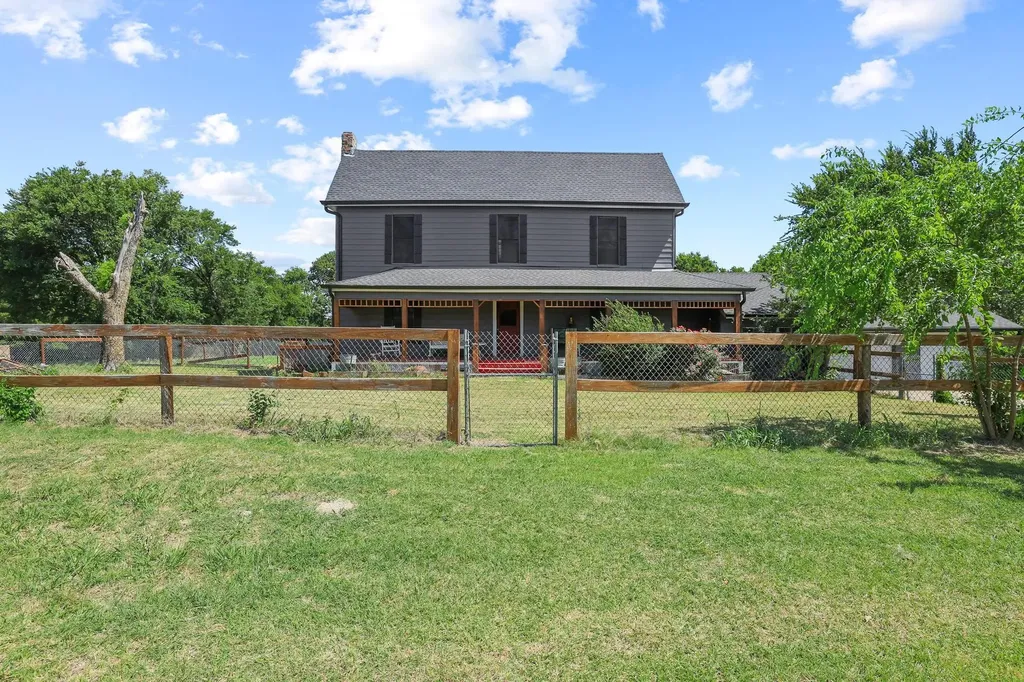 4453 Fm 902 Howe TX 75459