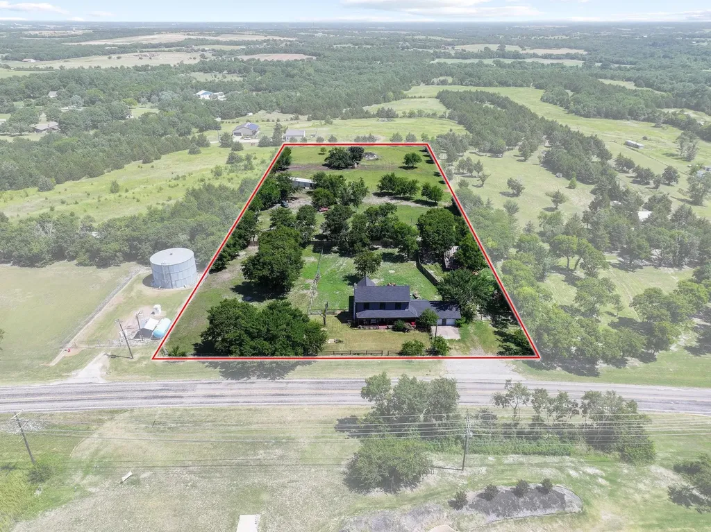 4453 Fm 902 Howe TX 75459