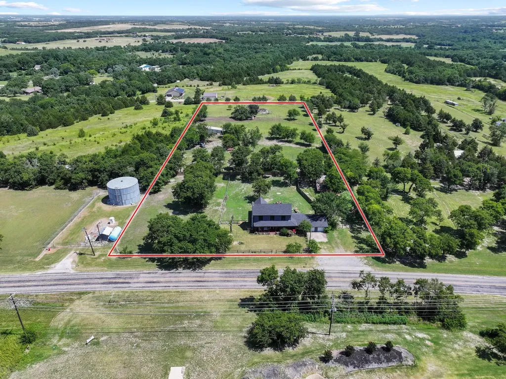 4453 Fm 902 Howe TX 75459