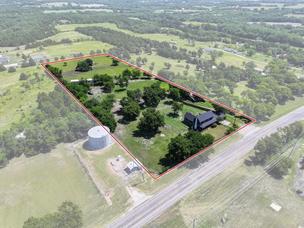 4453 Fm 902 Howe TX 75459