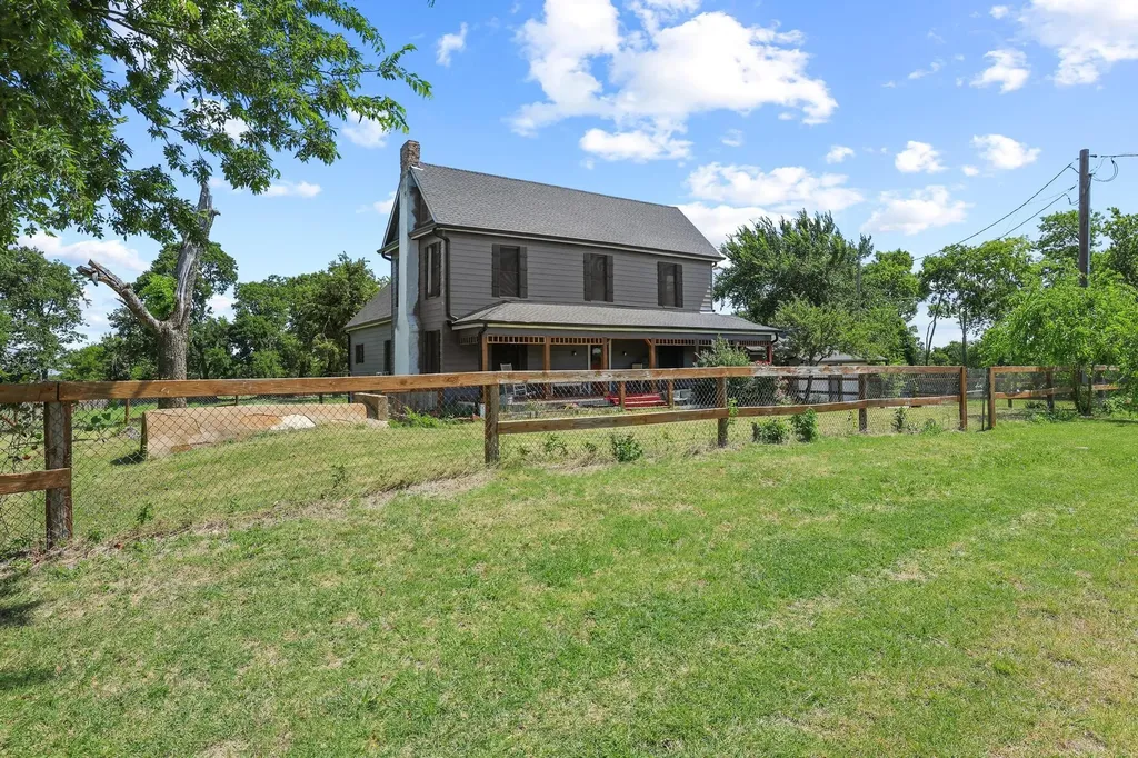 4453 Fm 902 Howe TX 75459