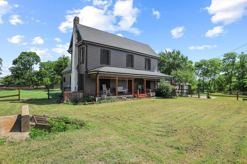 4453 Fm 902 Howe TX 75459