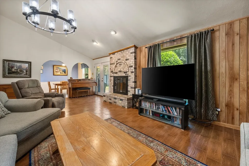 409 Colgate Court Arlington TX 76014