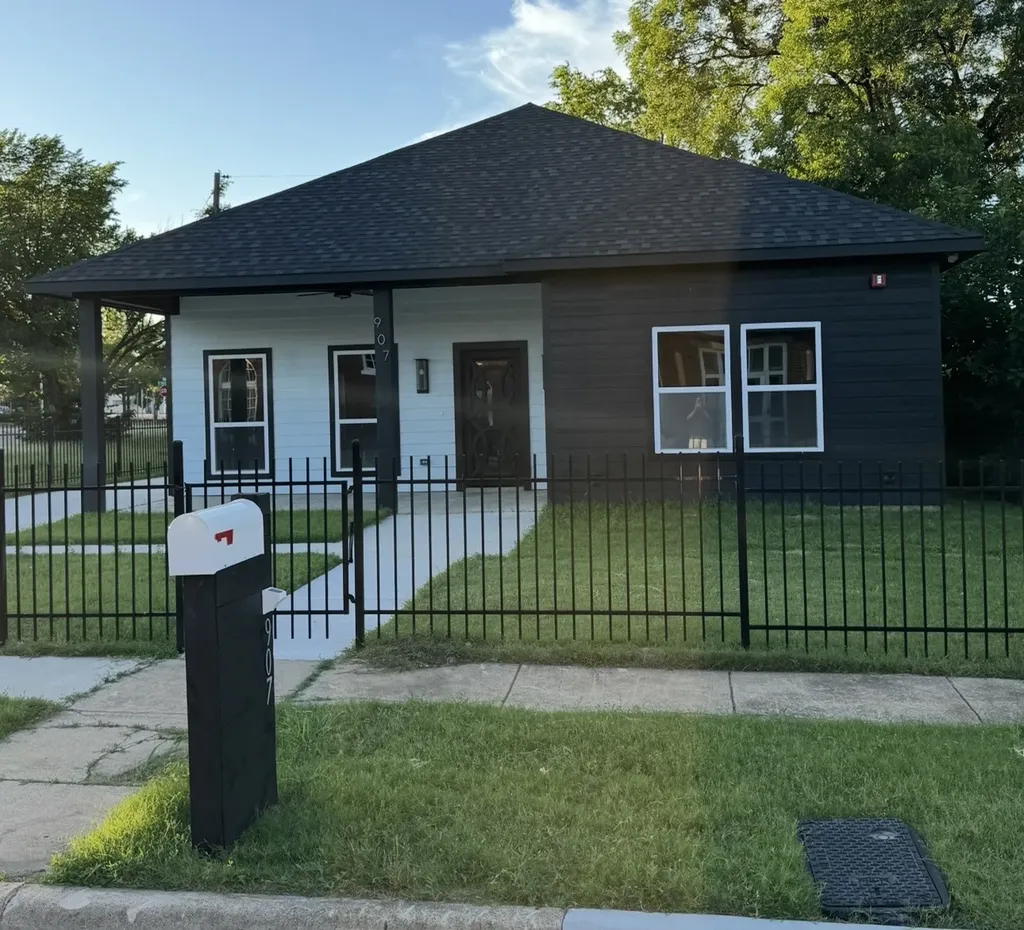 907 E Humbolt Street Fort Worth TX 76104