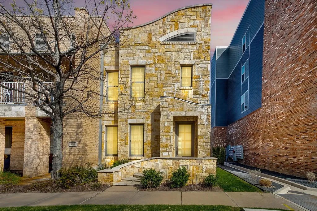 1211 S Adams Street Fort Worth TX 76104