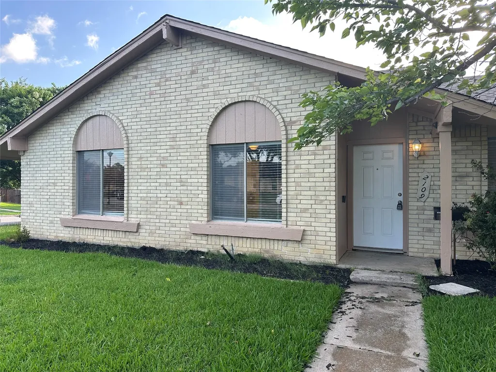 2109 Cedarcrest Drive Carrollton TX 75007